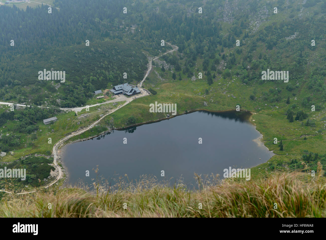 Bergsee, Maly Staw, Side, Polen, lac de montagne, Sudètes, poteaux Banque D'Images