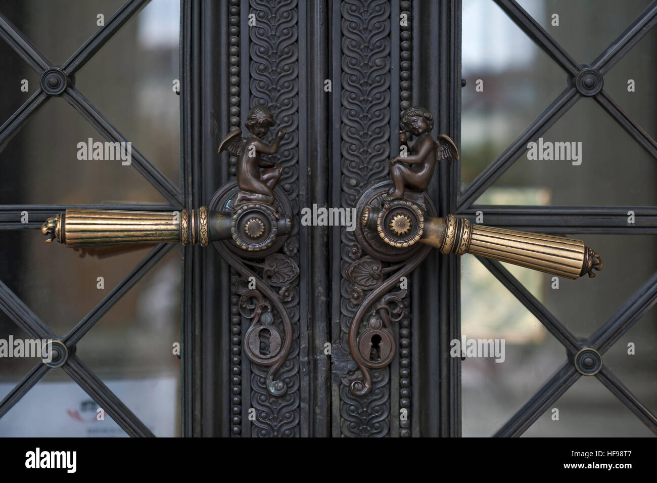 Poignées avec petits anges, parlement autrichien, Vienne, Autriche Banque D'Images