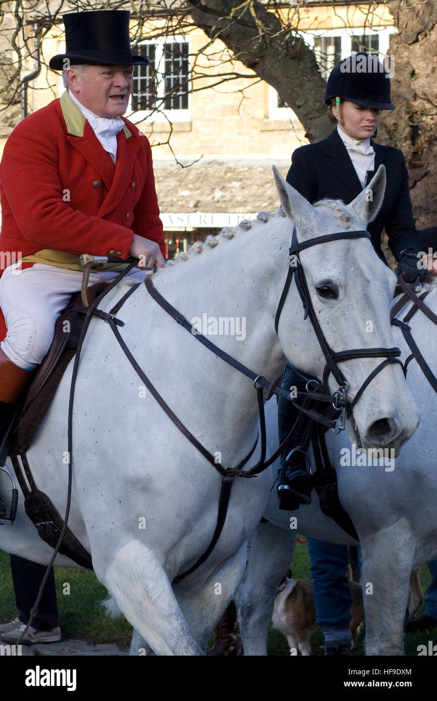 Les adeptes de la chasse Nord Cotswold boxing day rencontrez. Broadway Banque D'Images