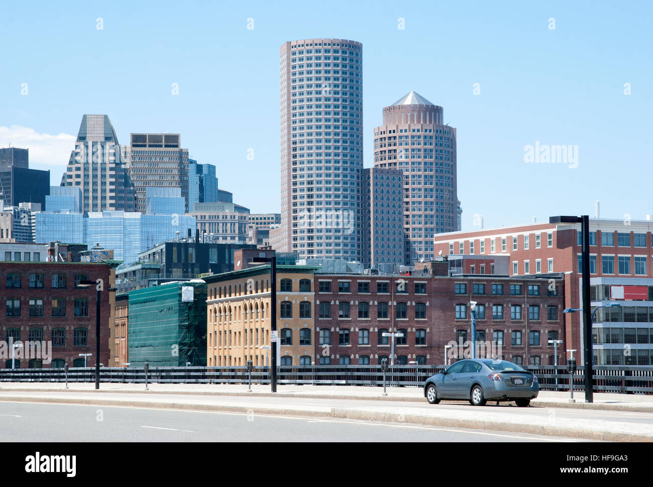 La voiture se déplace vers le centre-ville de Boston (Massachusetts). Banque D'Images