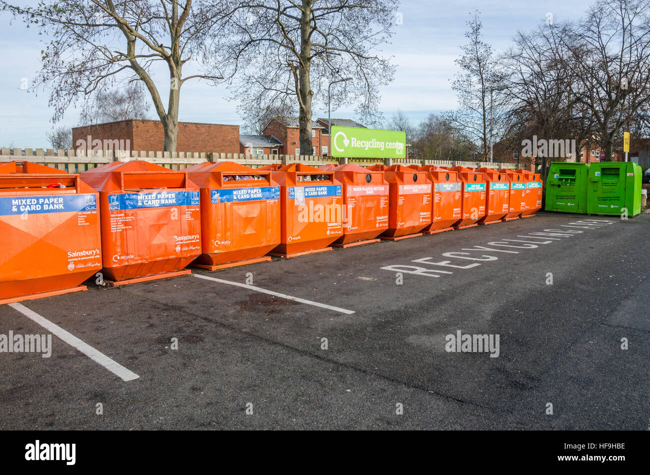 Un centre de recyclage à Sainsbury's parking, tonne, Wolverhampton, Royaume-Uni Banque D'Images