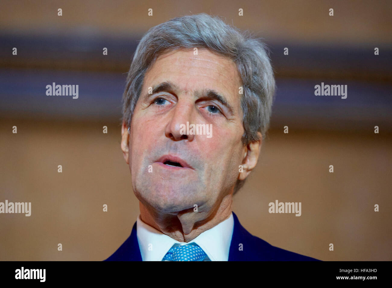 Le secrétaire d'État américain John Kerry et le Ministre britannique des affaires étrangères, Boris Johnson s'attaquer aux journalistes à Lancaster House, à Londres, Royaume-Uni, le 16 octobre 2016, à la suite d'une réunion multinationale cherchant à mettre fin à la guerre en Syrie. Banque D'Images
