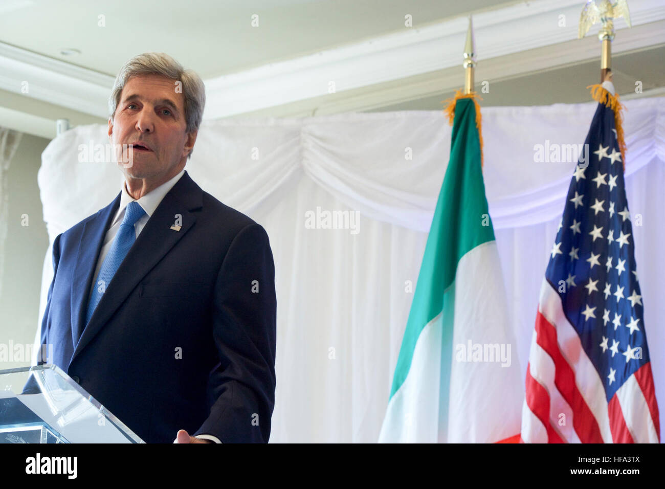 Le secrétaire d'Etat John Kerry offre ses remerciements et remarques au sujet de la diplomatie et de la paix après avoir reçu le Prix de la paix Tipperary le 30 octobre 2016, à l'Aherlow House Hotel à Tipperary, Irlande. Banque D'Images
