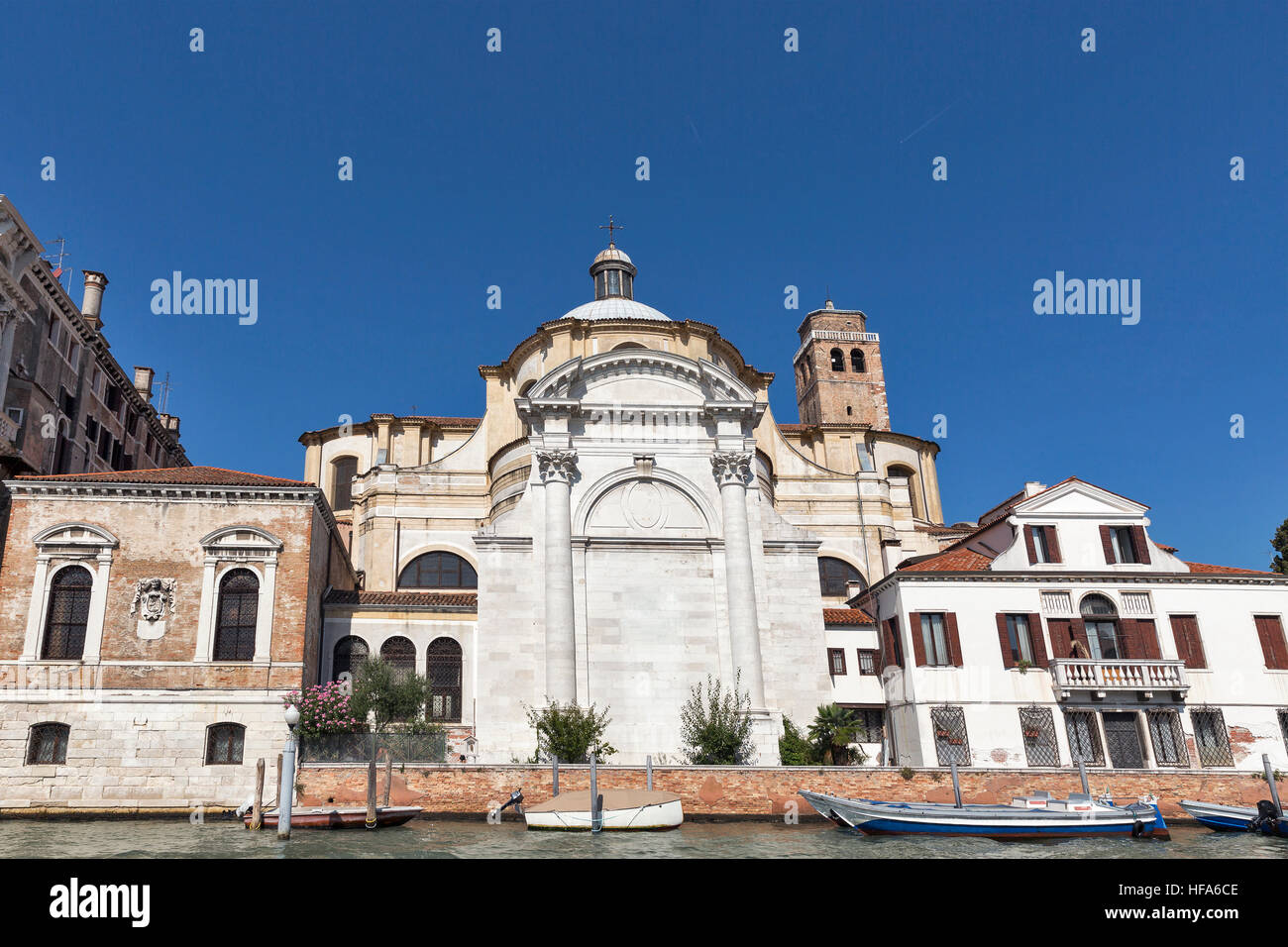 L'église San Geremia sur la rive du Grand Canal à Venise, Italie. Banque D'Images