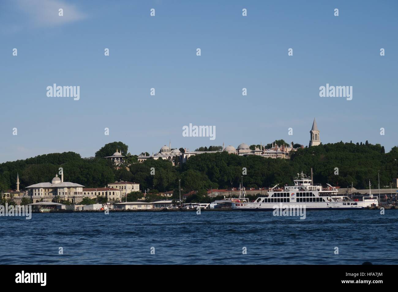 Le Palais de Topkapi, de la Corne d'Or, le Bosphore et la vieille ville de Sultanahmet, Istanbuls vu de Galata à Istanbul, Turquie Banque D'Images