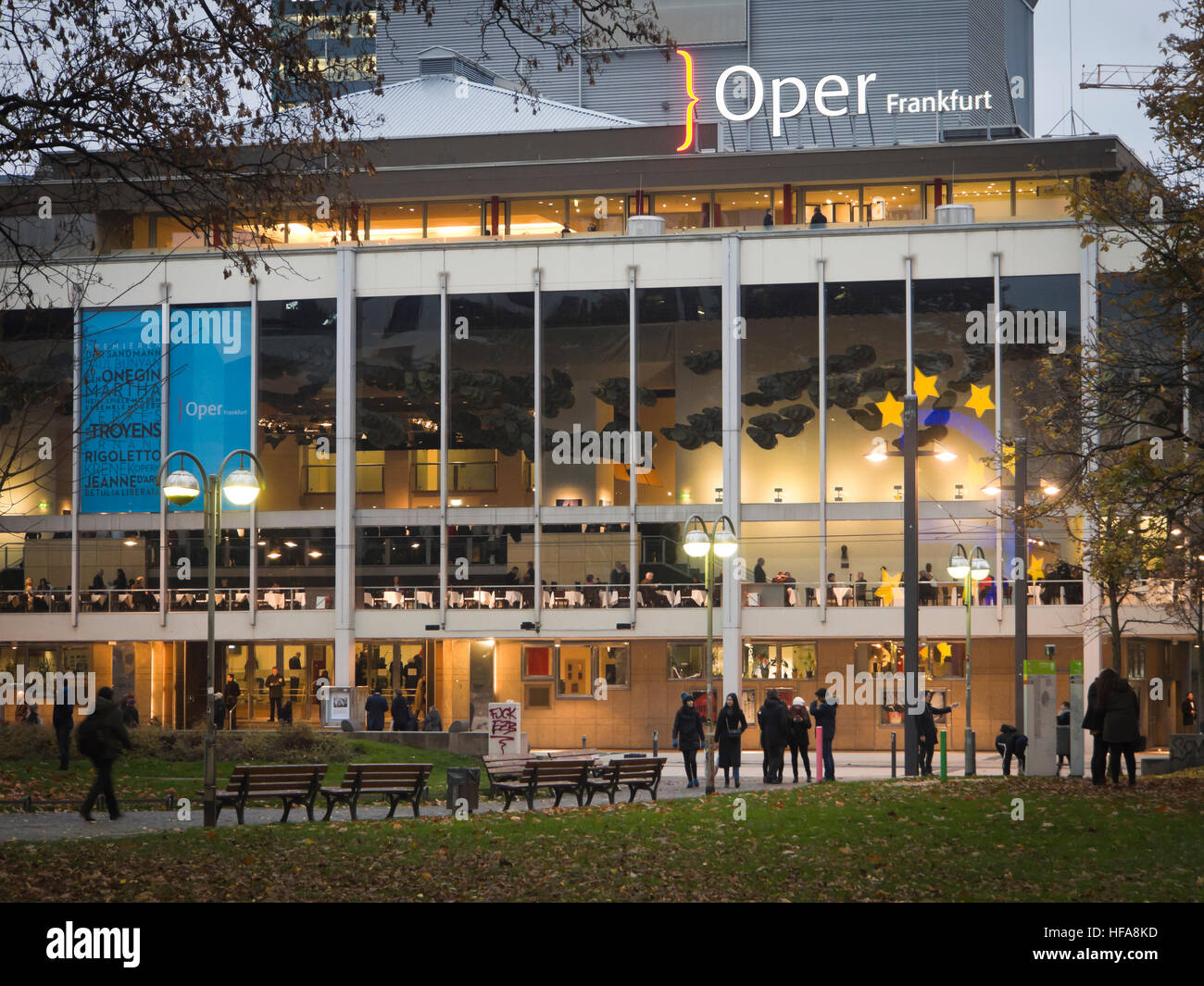 Oper de Francfort, à l'opéra moderne 'Willy Brandt Platz dans le centre de Frankfurt am Main, Hesse, Allemagne Banque D'Images