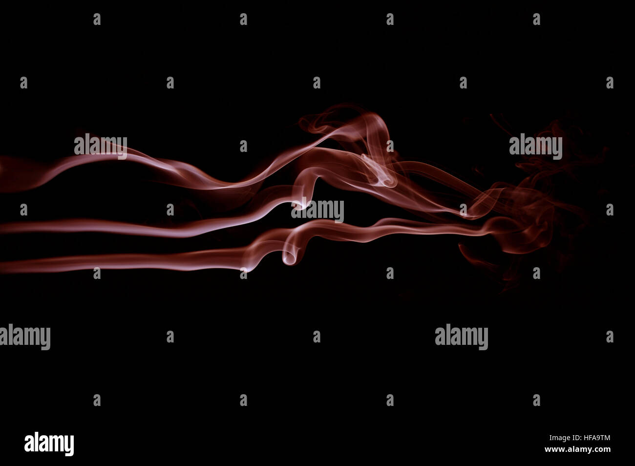 Résumé rouge vagues isolated on black Banque D'Images