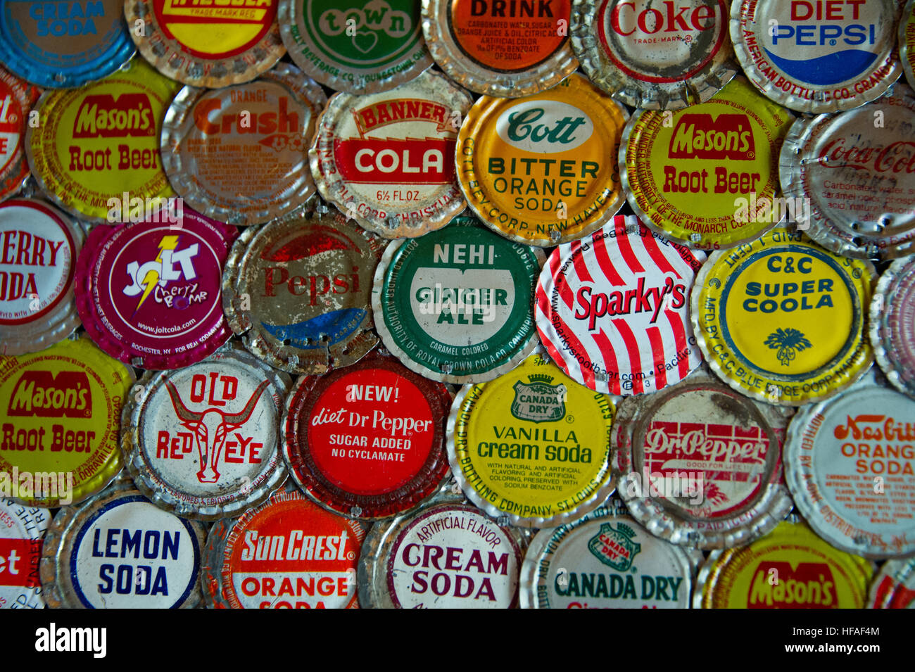 Un collage des capsules de bouteille de soda vintage Banque D'Images