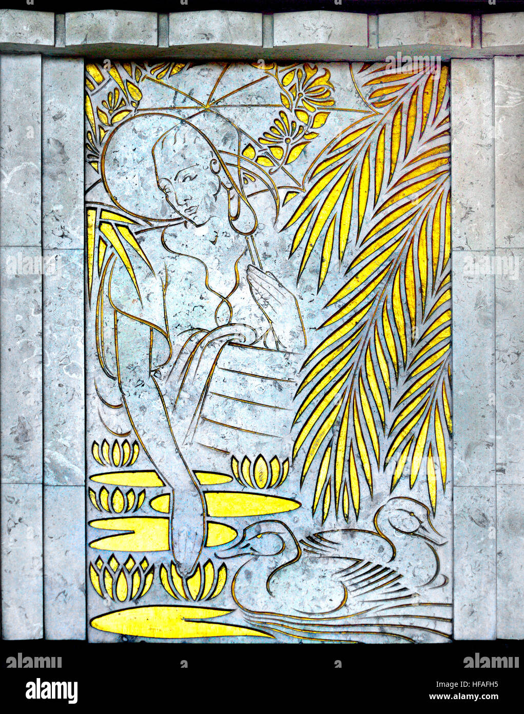 Londres, Angleterre, Royaume-Uni. Ancien magasin Dept Barkers, Kensington High Street (Art Déco, 1938 - arch : Bernard George) façade Art déco détail Banque D'Images