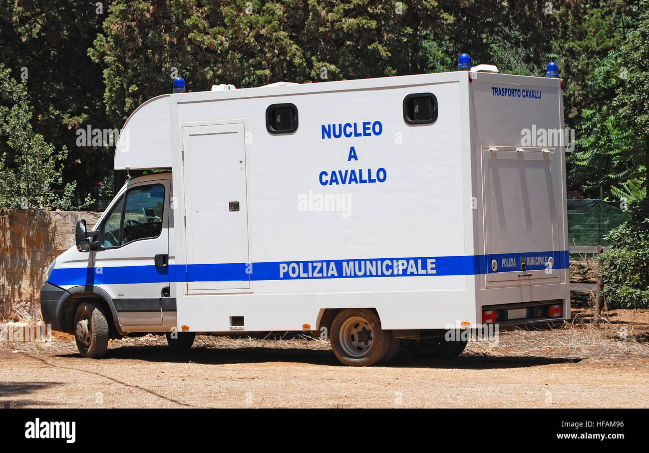 Van pour les chevaux de la police Banque D'Images