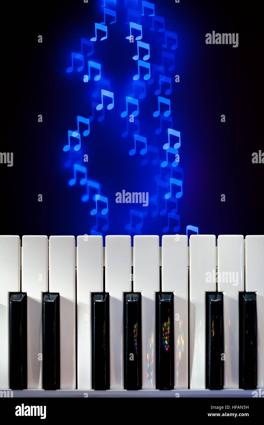 Clavier de piano avec Notes Bokeh Banque D'Images