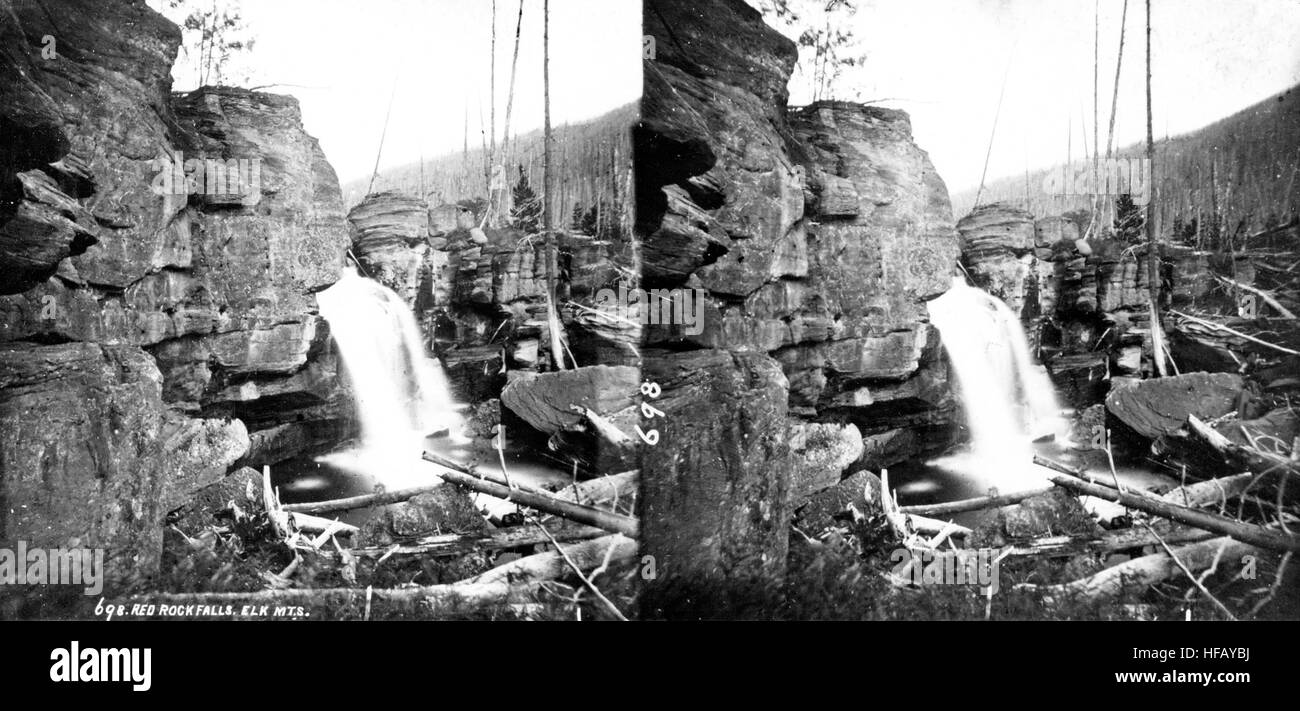 Red Rock Falls, le wapiti des montagnes. Gunnison Comté (Colorado). 1873. (Vue stéréoscopique) Red Rock Falls, Elk Mountains Gunnison Comté (Colorado) 1873 (stéréoscopique Banque D'Images