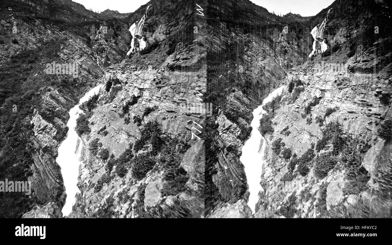 Cascades sur la gauche à la fourche de Rock Creek, le wapiti des montagnes. Gunnison Comté (Colorado). 1873. (Vue stéréoscopique) Cascades sur la gauche à la fourche de Rock Creek, Elk Mountains Banque D'Images