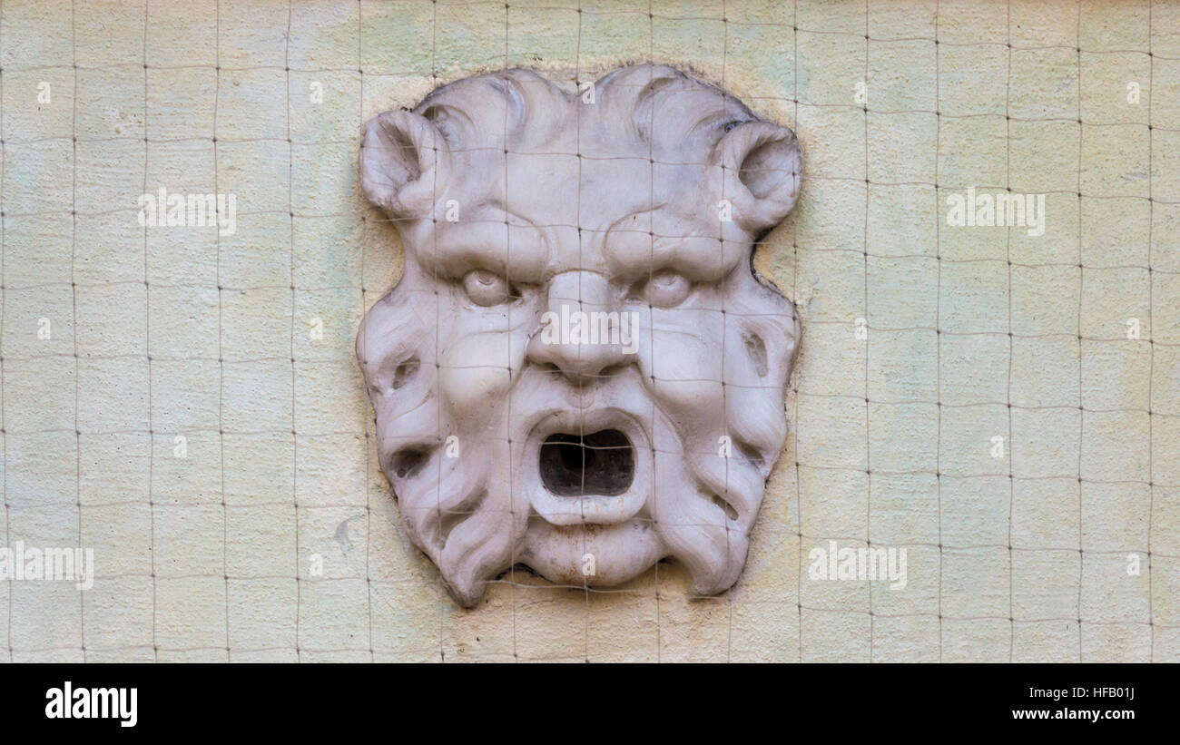 Forli, Italie, mur sculpture avec bouche ouverte Banque D'Images
