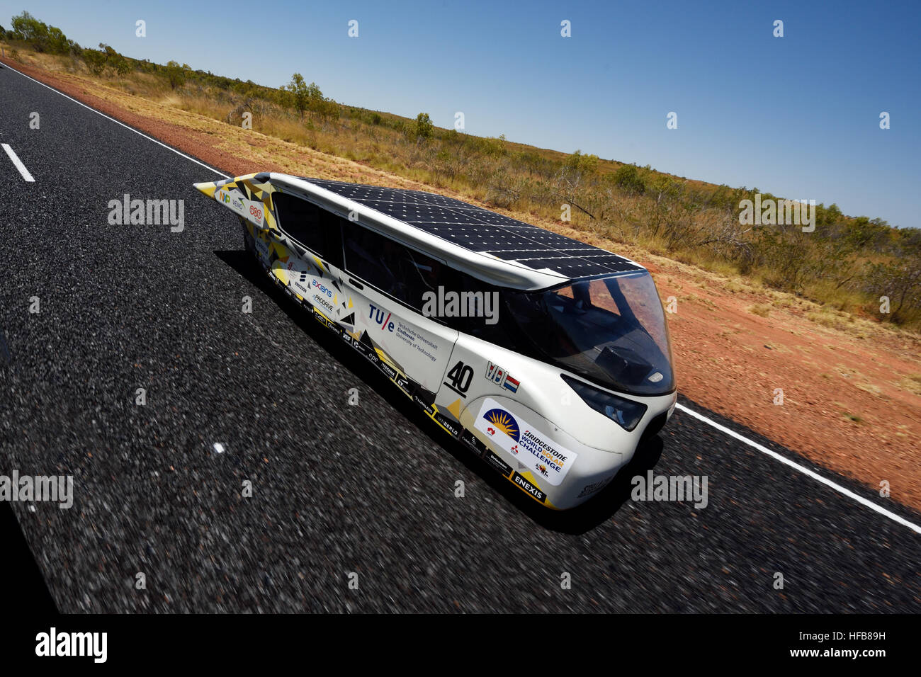 Stella Lux, l'énergie positive-voiture solaire à partir de la famille Dutch Solar Team Eindhoven le jour 2 de la Bridgestone 2015 World Solar Challenge. Beaucoup de sola Banque D'Images