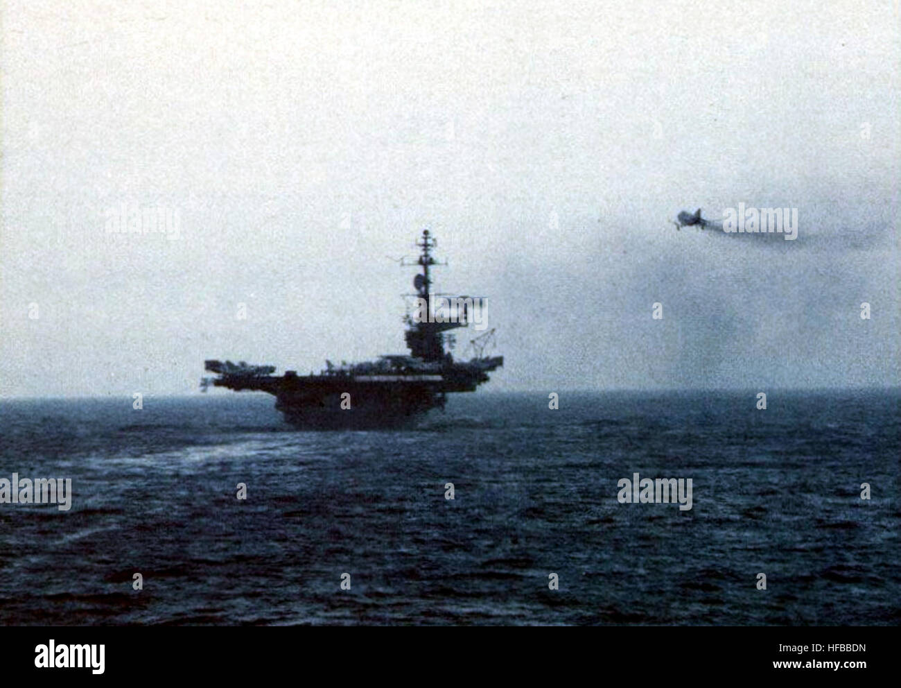 F-4N Landing sur le USS Midway (CV-41) c1975 Banque D'Images