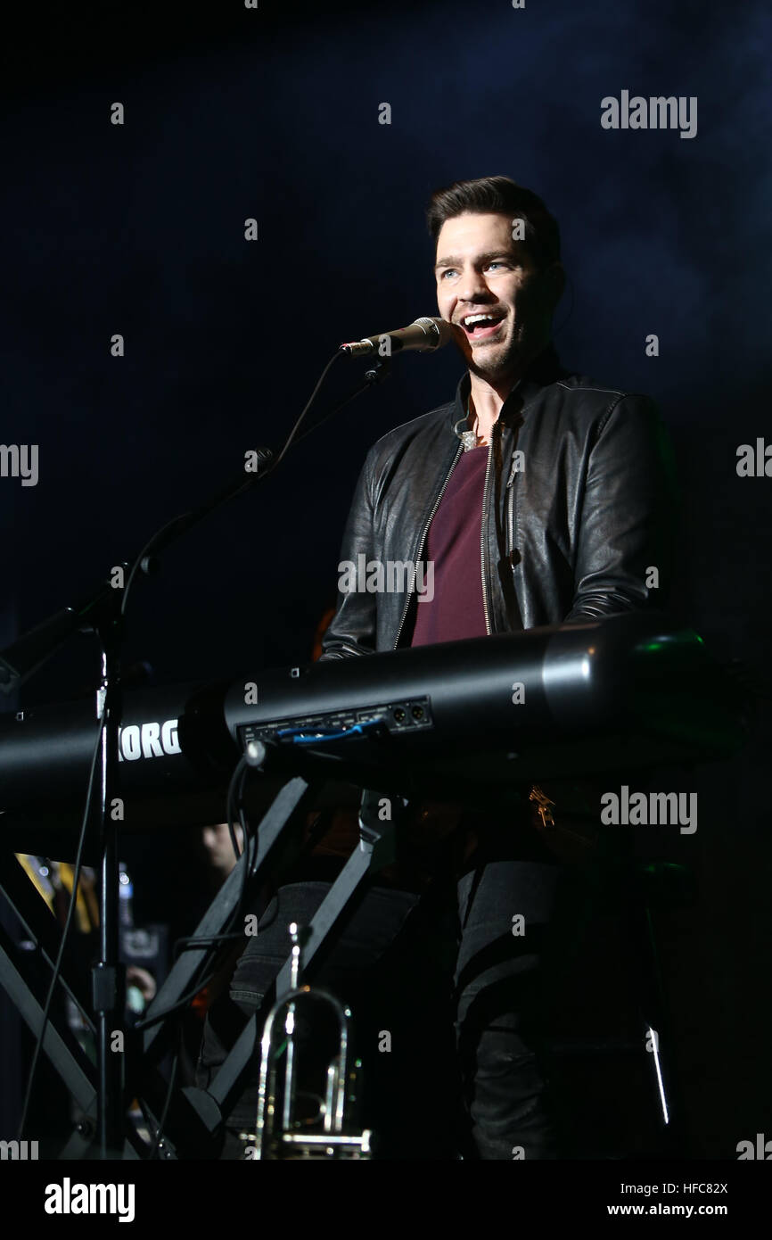 Chanteur Andy Grammer se produit en concert à l'une le 1 décembre, 2016 à Huntington, New York Banque D'Images