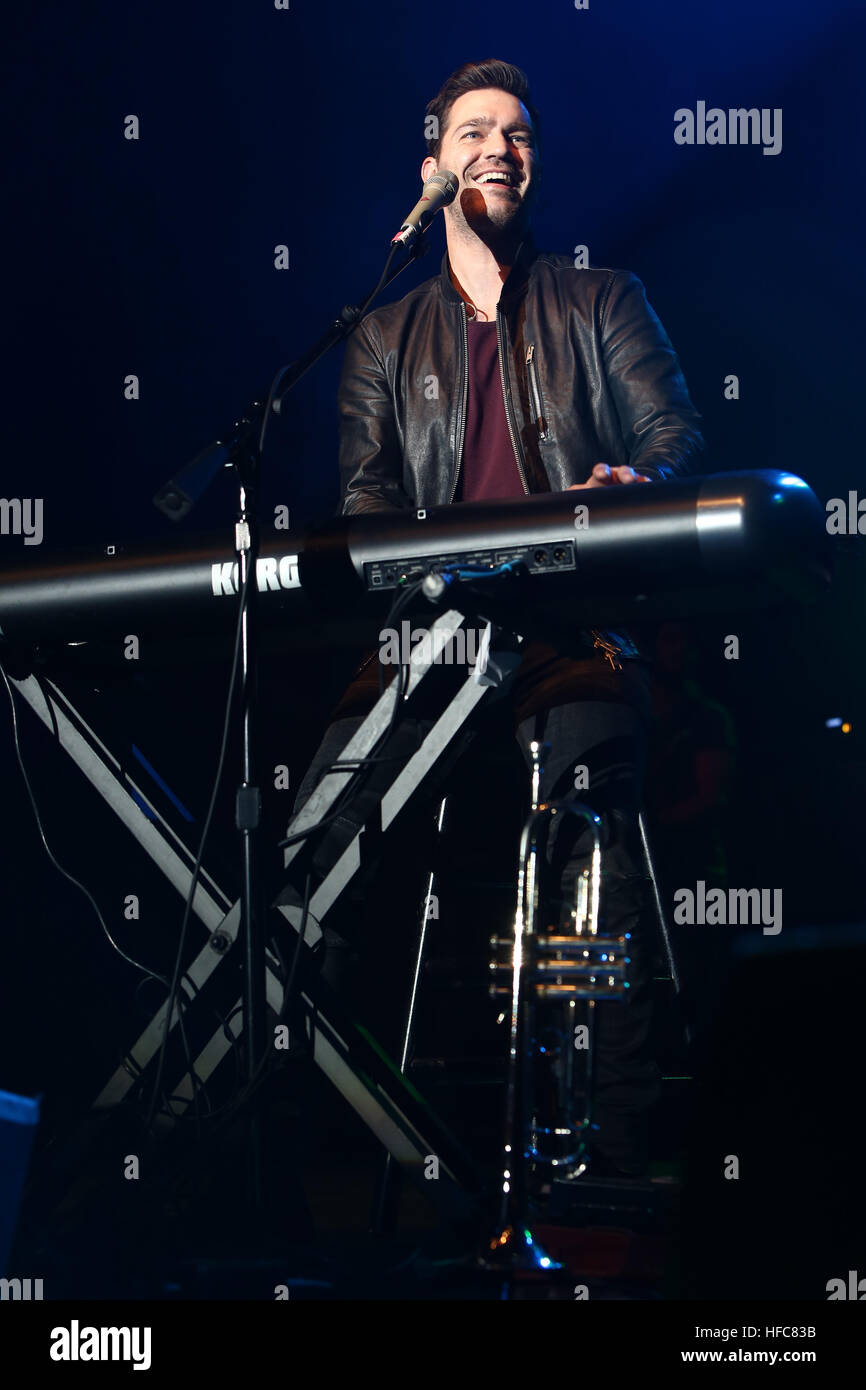 Chanteur Andy Grammer se produit en concert à l'une le 1 décembre, 2016 à Huntington, New York Banque D'Images