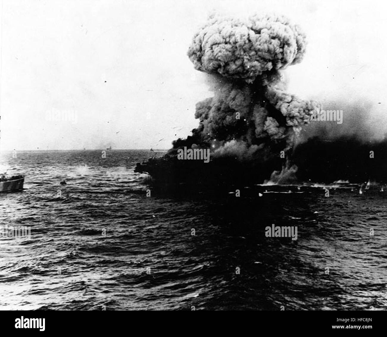 Grande explosion à bord du USS Lexington (CV-2), 8 mai 1942 Banque D'Images