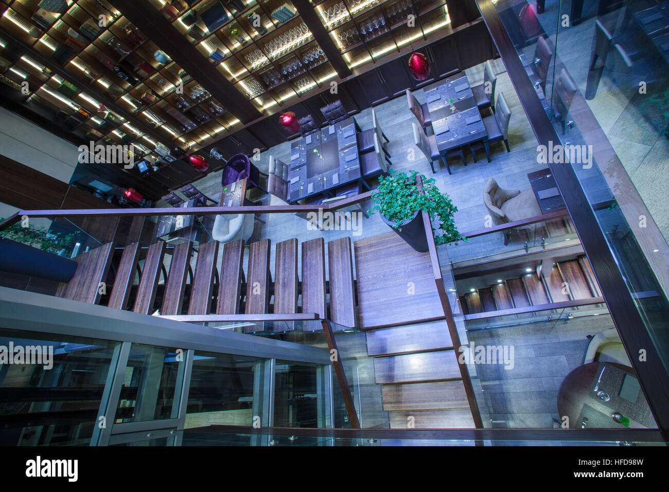 Saint-pétersbourg, Russie - le 28 novembre 2013. Les intérieurs du bar de la PMI. PMI '' bar trendy restaurant européen dans le centre historique de Saint-Pétersbourg. Banque D'Images