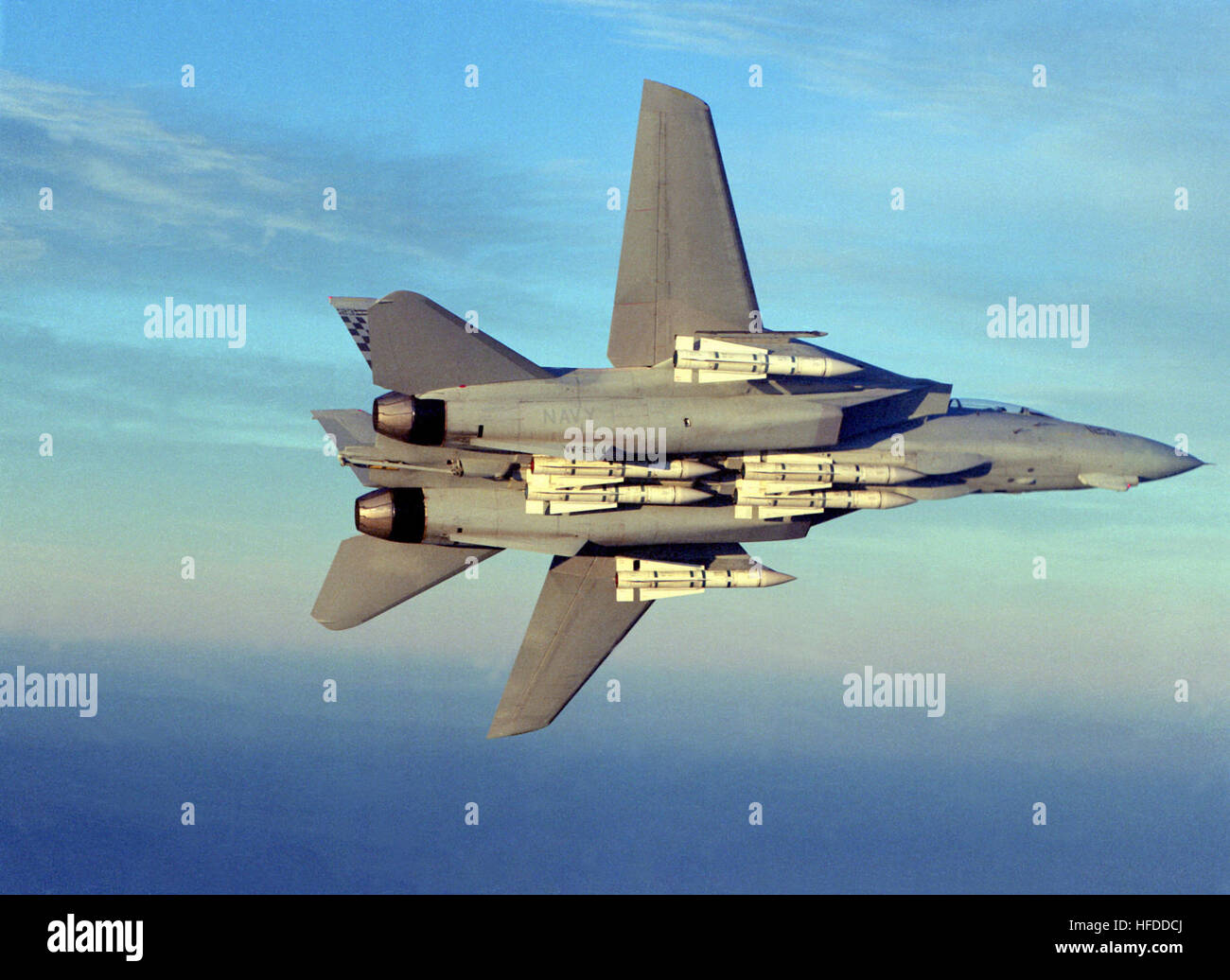 Escadron De Chasse 211 Vf 211 F 14a Tomcat En Un Tour D Aeronefs Au Cours D Un Vol Partant De Naval Air Station Miramar Californie L Aeronef Est Transportant Six Missiles Aim 54 Phoenix Pack 6 Aim 54