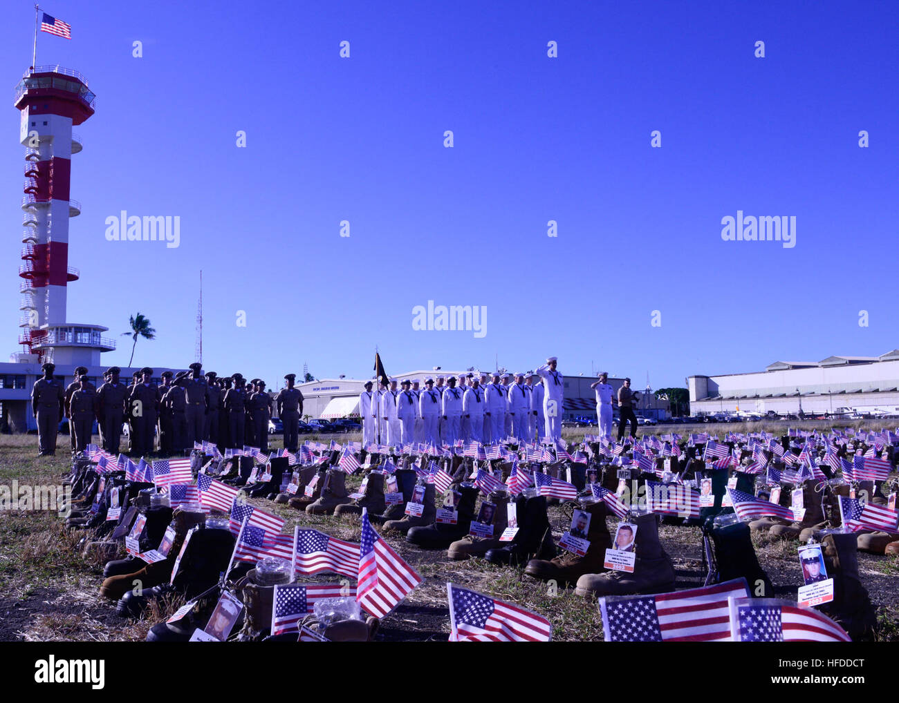 La Navy Region Hawaii a organisé une cérémonie commémorative en 9-11 à Pearl Harbor pour honorer les militaires tombés au combat lors des attaques du 11 septembre et des victimes militaires qui ont suivi. Banque D'Images
