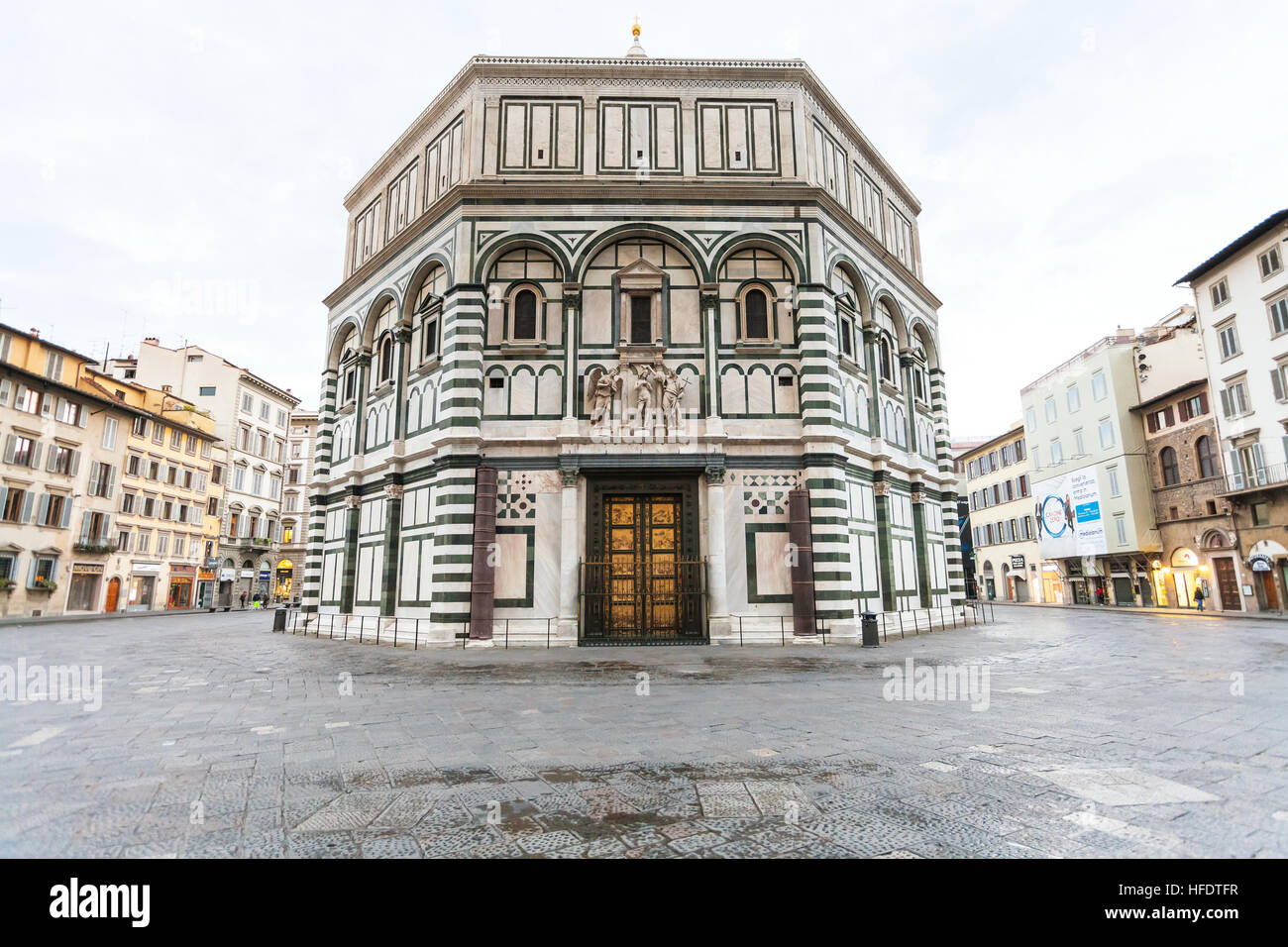 FLORENCE, ITALIE - 4 NOVEMBRE 2016 : avis de Baptistère San Giovanni (Baptistère de Saint-Jean), le matin. Le baptistère est l'une des plus anciennes construire Banque D'Images