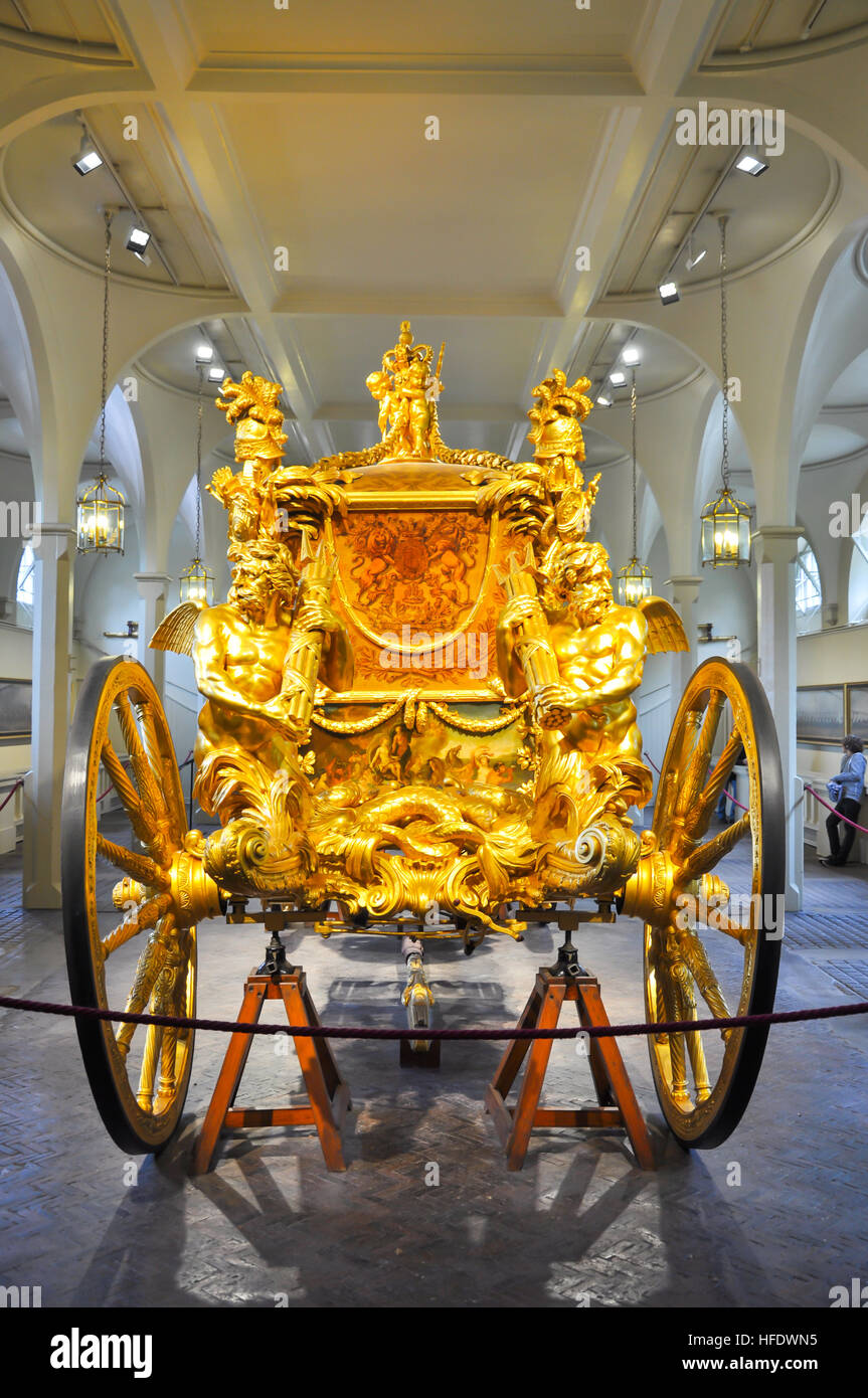 Or, l'entraîneur de l'État Royal Mews de Buckingham Palace, Londres Banque D'Images