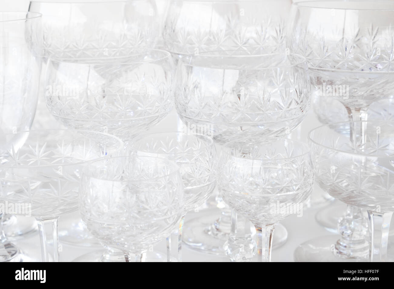 Beau cristal de verre, verres de table blanc Banque D'Images