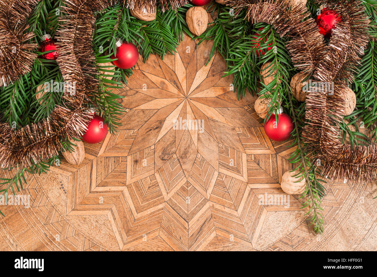 Décoration de Noël sur une table antique Banque D'Images