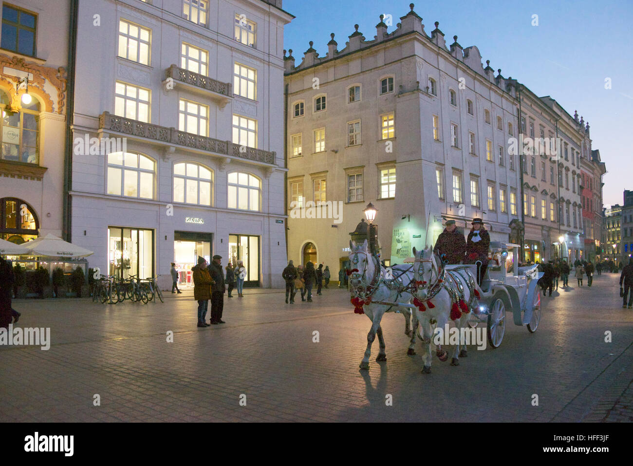 Entraîneur de chevaux Place du marché à Cracovie Pologne nuit Banque D'Images