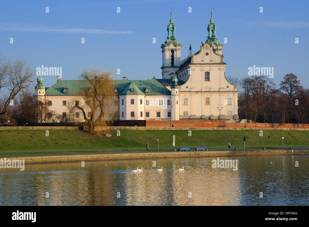 Vistule avec Pauline église sur le rocher et le monastère Krakow Pologne Banque D'Images