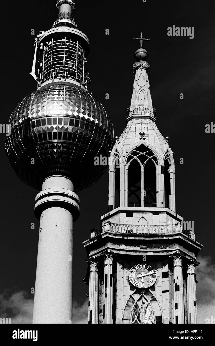 Tour de télévision de Berlin et Marienkirche Banque D'Images