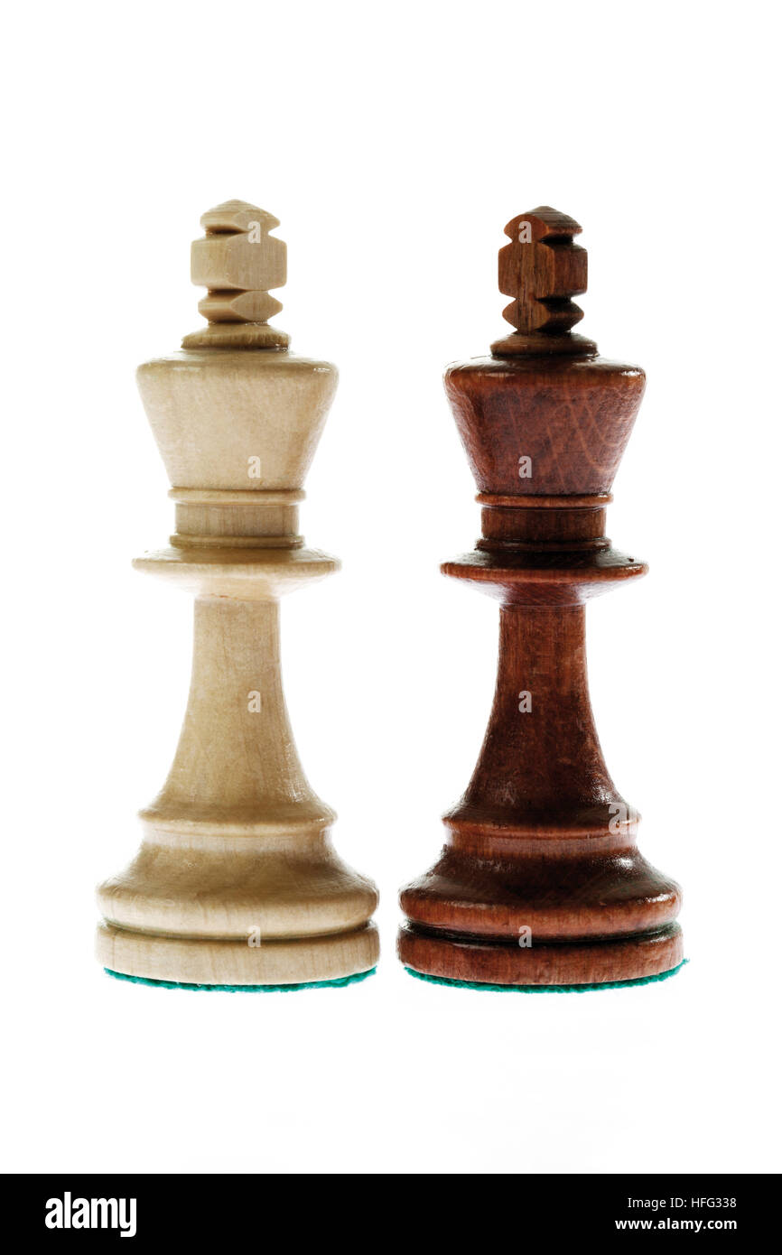 Pièces des échecs, le roi blanc et brun : adversaires Banque D'Images
