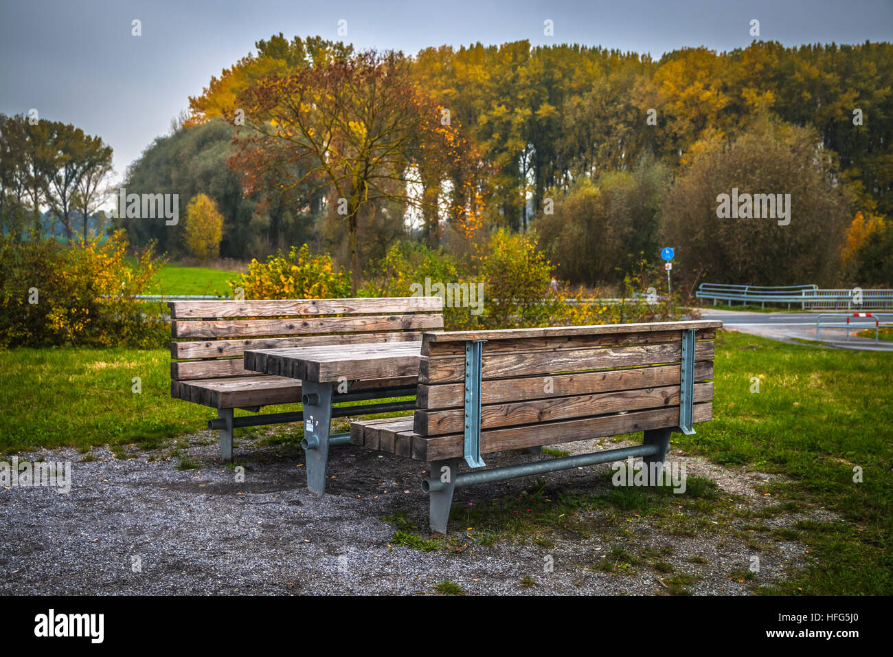 Table et chaises en bois à Ahlen Allemagne Banque D'Images