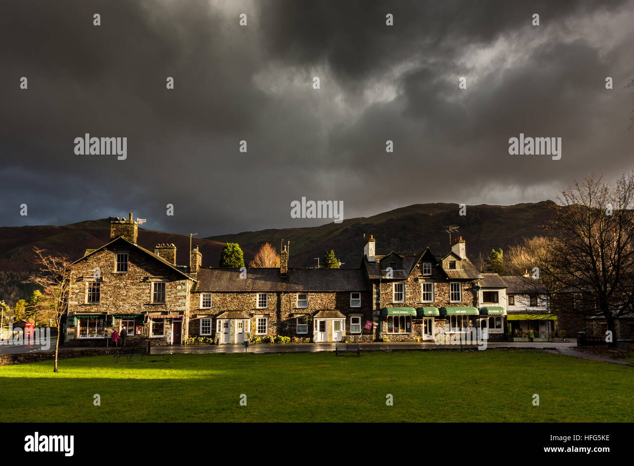 La rue College et le vert à Grasmere, Lake District, Cumbria Banque D'Images