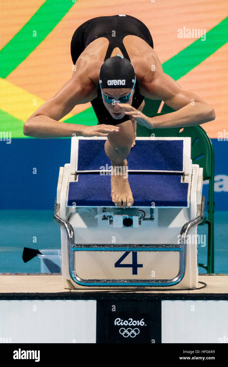 Rio de Janeiro, Brésil. 8 août 2016. Federica Pellegrini (ITA) au début de la women's 200m libre à la chaleur des Jeux Olympiques d'été de 2016. ©P Banque D'Images
