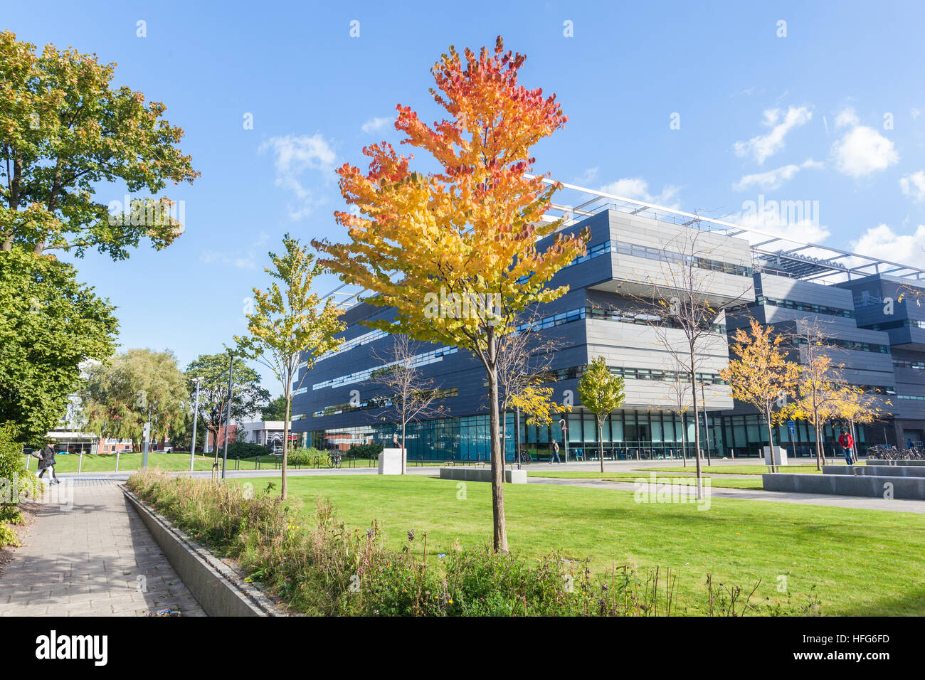 Alan Turing building en automne, l'Université de Manchester, UK Banque D'Images