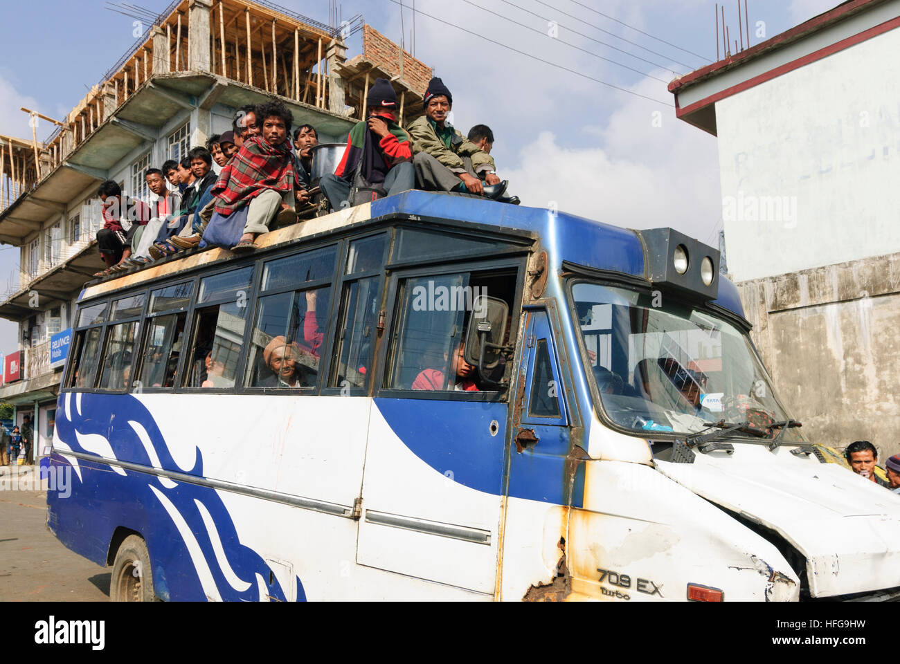 Les passagers : Haïfa, sur le toit d'un bus, Meghalaya, en Inde Banque D'Images