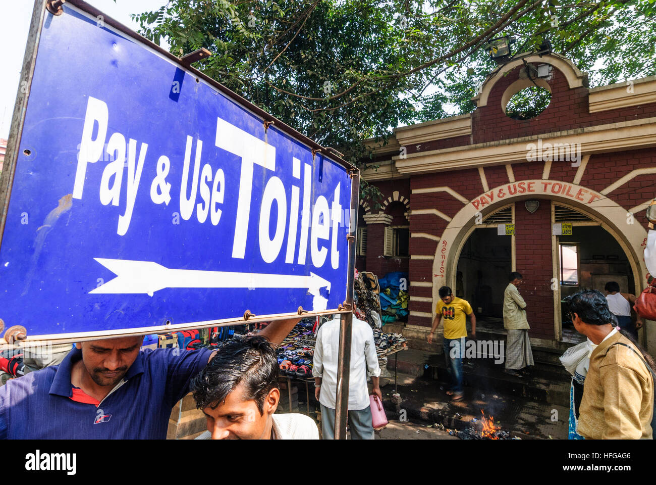 Kolkata (Calcutta, Kalkutta) : Les toilettes publiques, Bengale occidental, Inde, Westbengalen Banque D'Images