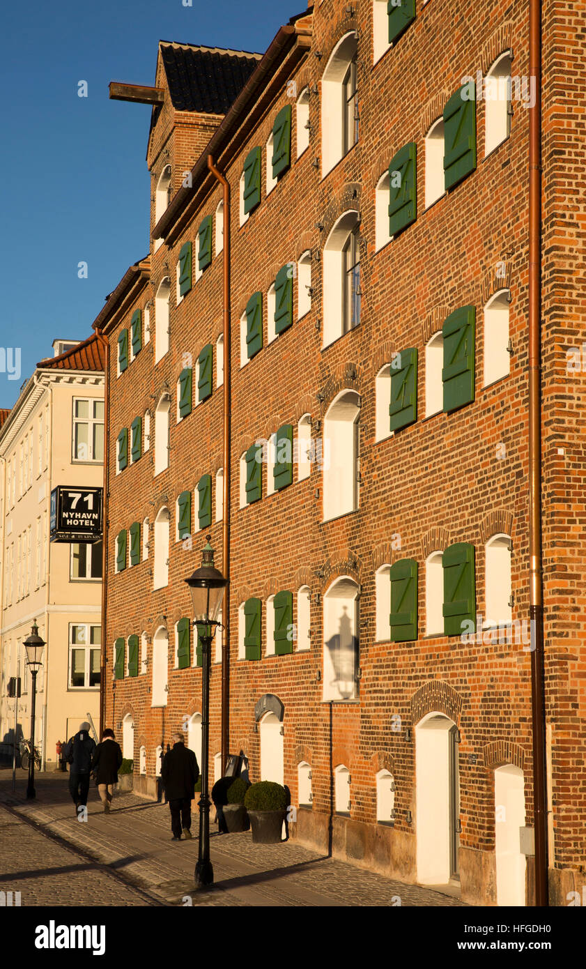 Danemark, copenhague, Nyhavn, hôtel à converti entrepôt au bord du canal Banque D'Images