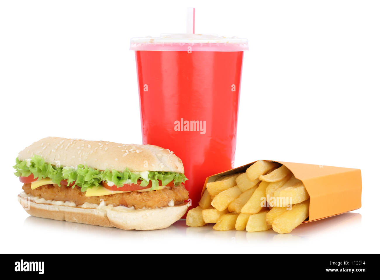 Chickenburger burger de poulet hamburger et frites menu combo verre isolé sur fond blanc Banque D'Images