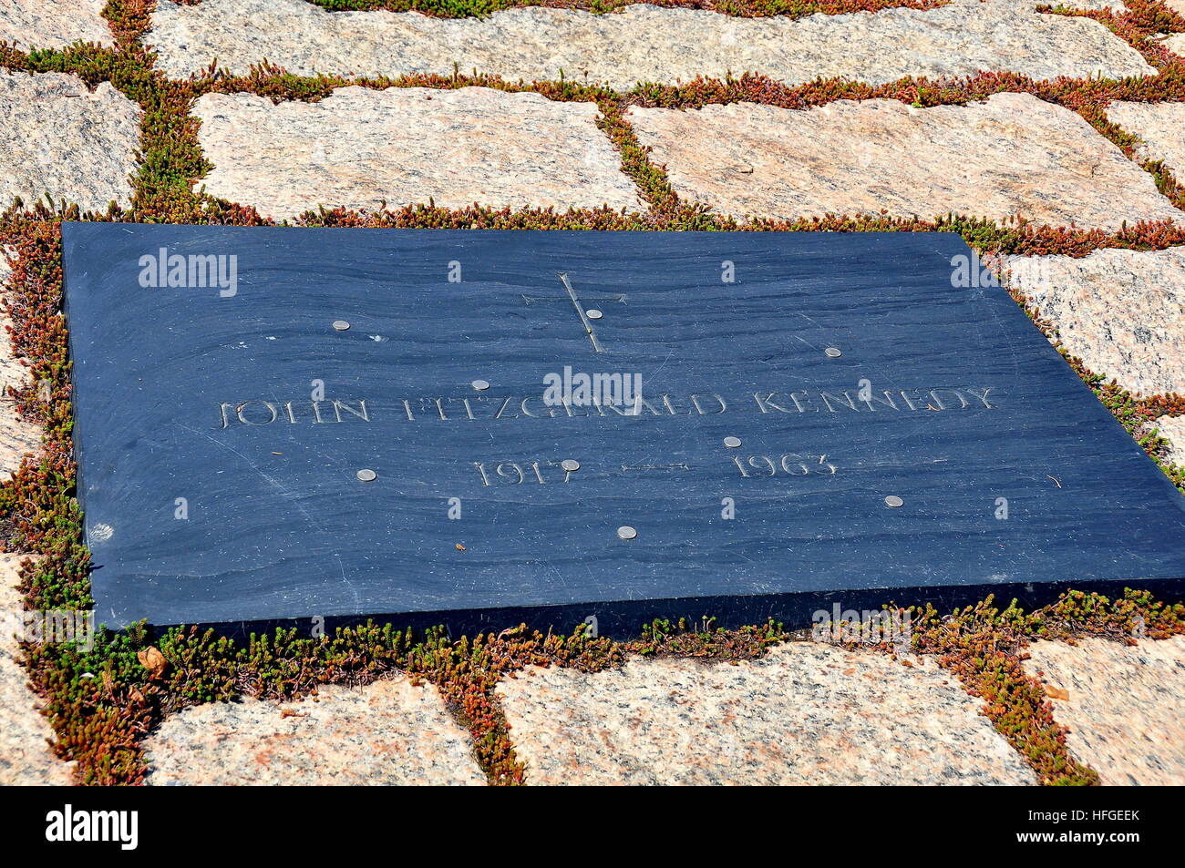 Arlington, Virginie - 12 Avril 2014 : Simple black en comprimé à l'inhumation de Le président John F. Kennedy au Arlington National Cemetery Banque D'Images