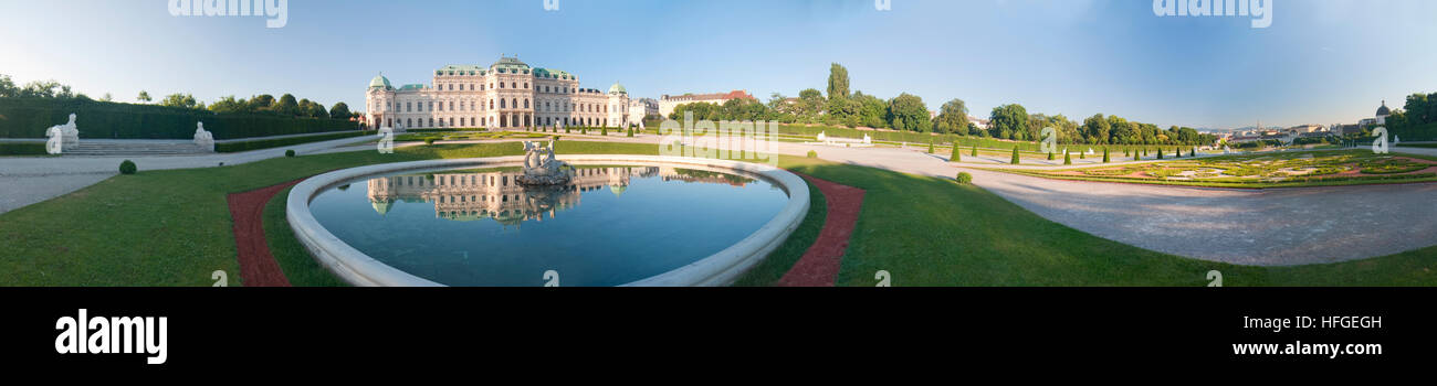 Wien, Vienne : Belvédère supérieur, vue sur le parc du Belvédère inférieur au Belvédère et la vieille ville, Wien, Autriche Banque D'Images