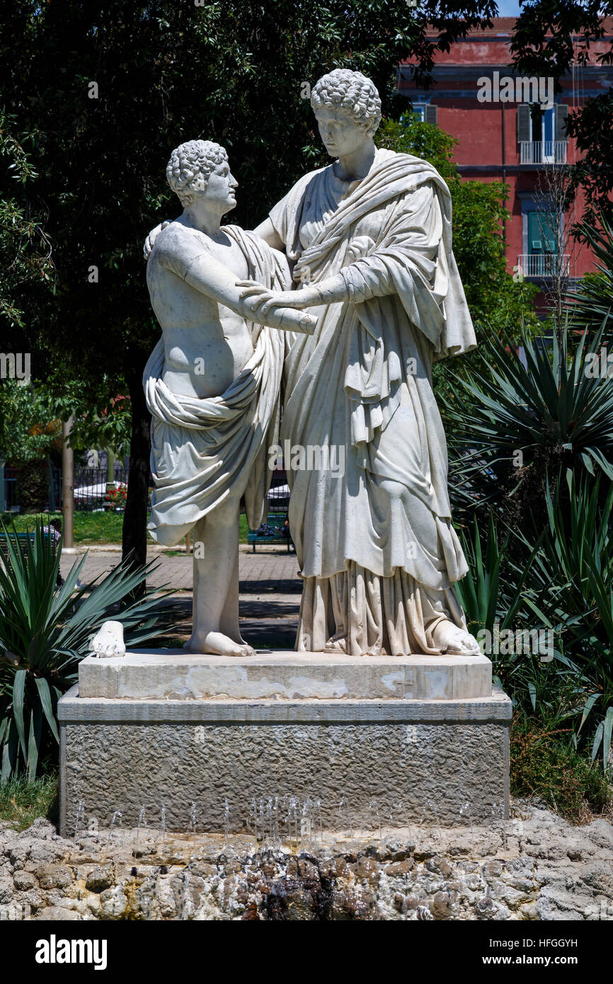 Lucius Papirius parle avec sa mère dans la Villa Comunale, Naples, Campanie, Italie. 17thC jardin public de Ferdinand IV. 1770 exemplaire. Banque D'Images