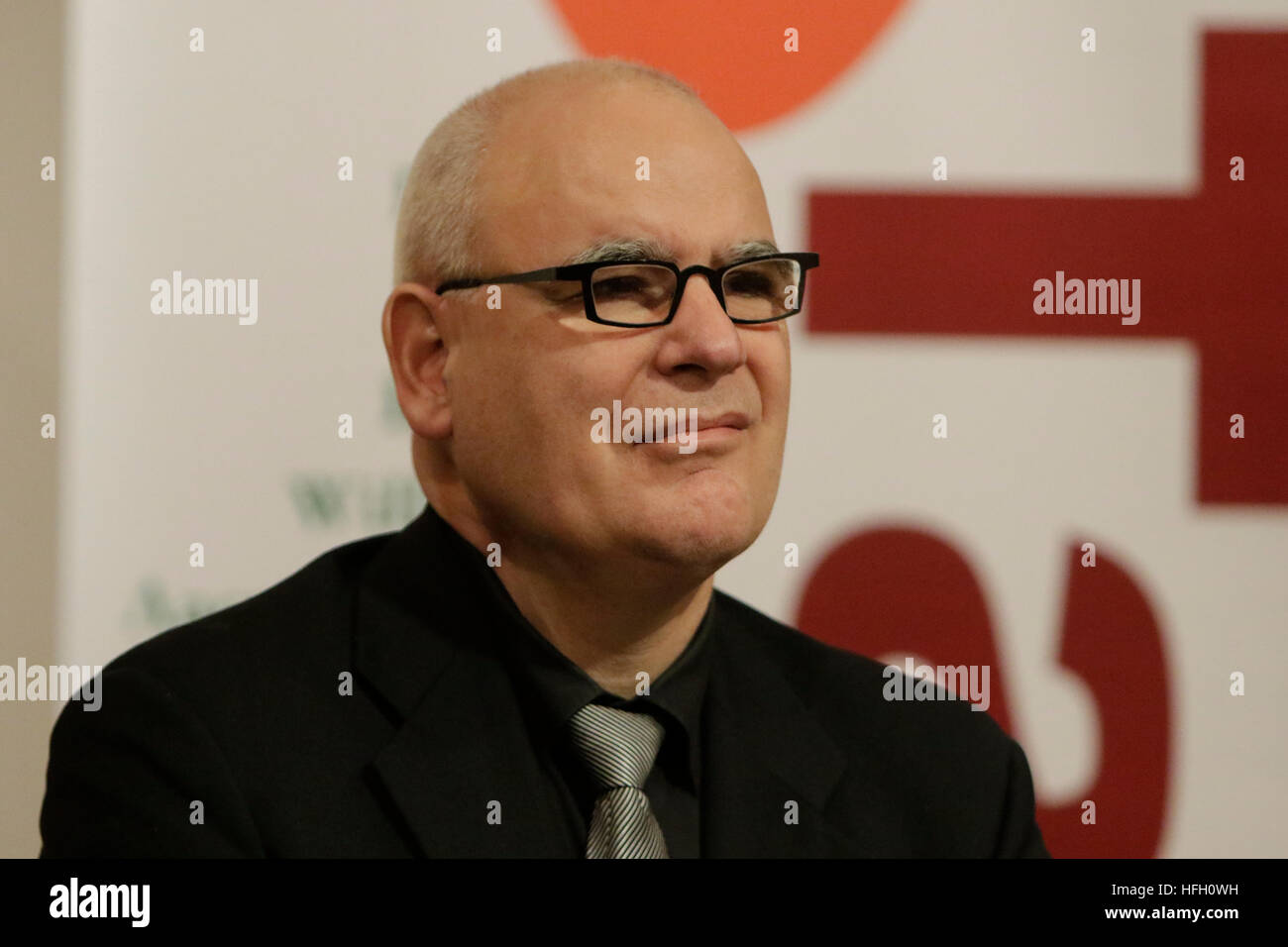 La Lettonie, Riga. Le 30 décembre 2016. Lukas Kundert, le président de l'Église Conseil (équivalent d'un évêque) de l'église de Evangelical-Reformed le canton Bâle-Ville en Suisse, est représenté au cours de la conférence de presse. Crédit : Michael Debets/Alamy Live News Banque D'Images