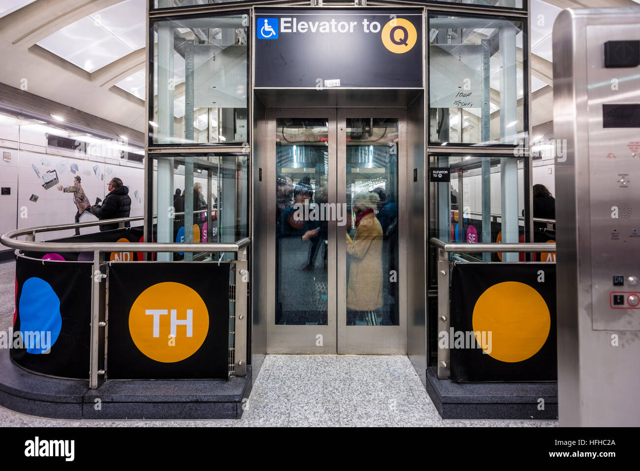 Stations de métro accessibles Banque de photographies et d’images à