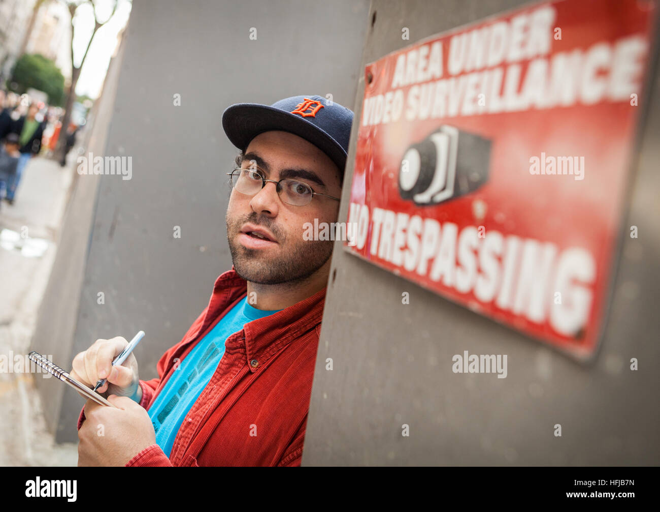 Artiste Jason Polan à New York City, photographié en octobre 2011. Banque D'Images