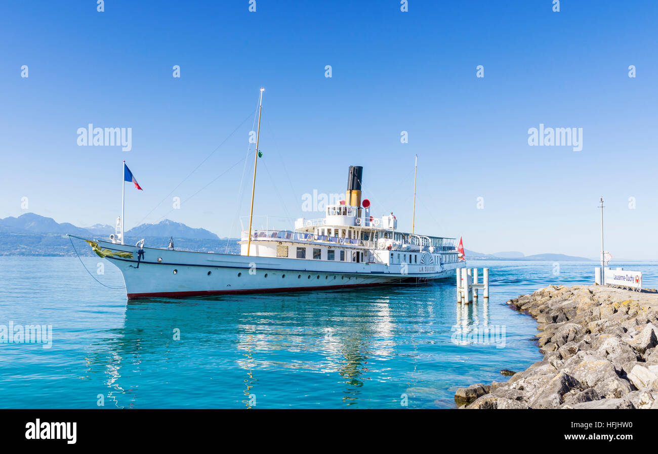Le bateau à vapeur Belle Epoque La Suisse qui arrivent dans le port de Lausanne-Ouchy, Lausanne, Suisse Banque D'Images