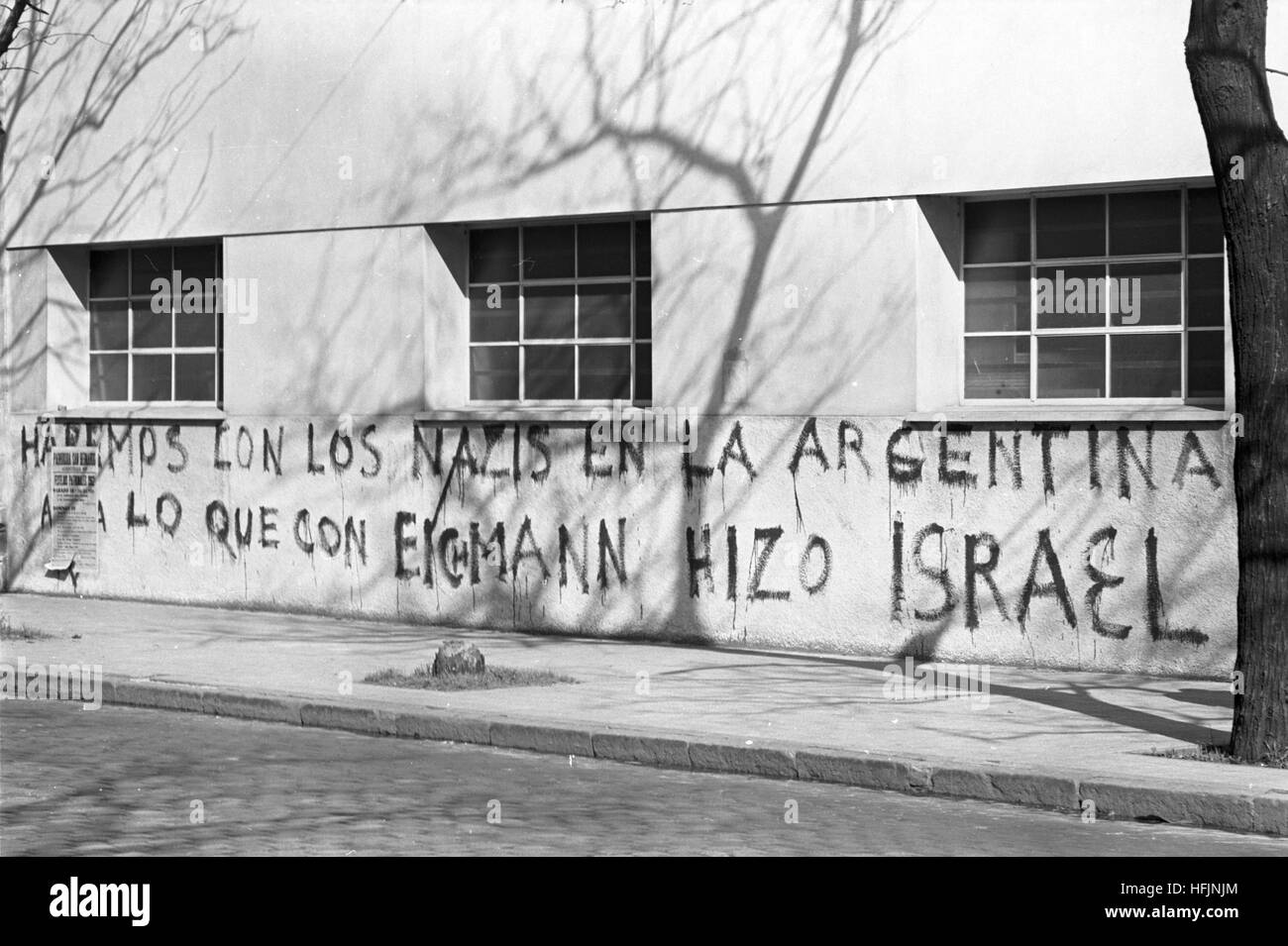 C'est apparu sur un mur de graffiti à Buenos Aires, Argentine, 1962 Banque D'Images